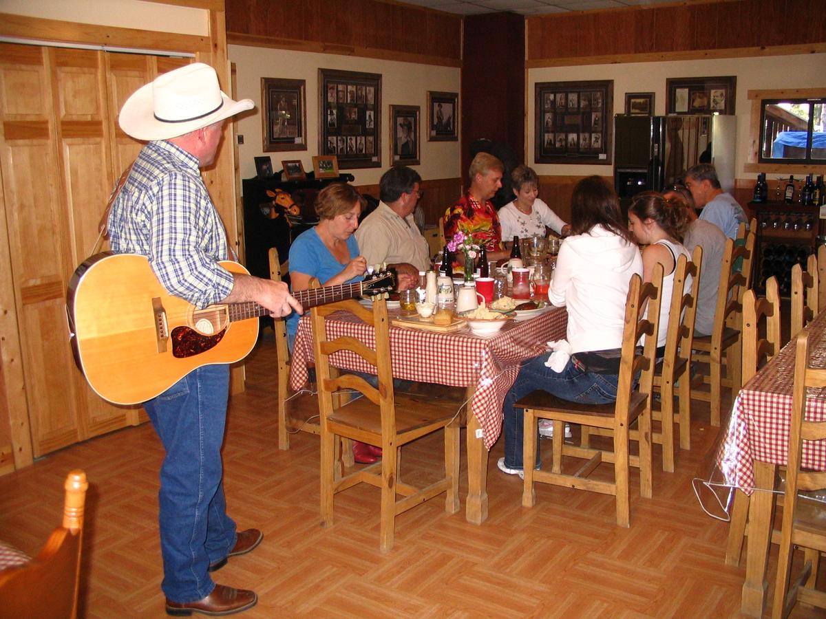 Lonesome Dove Ranch Bed & Breakfast Kalispell Room photo